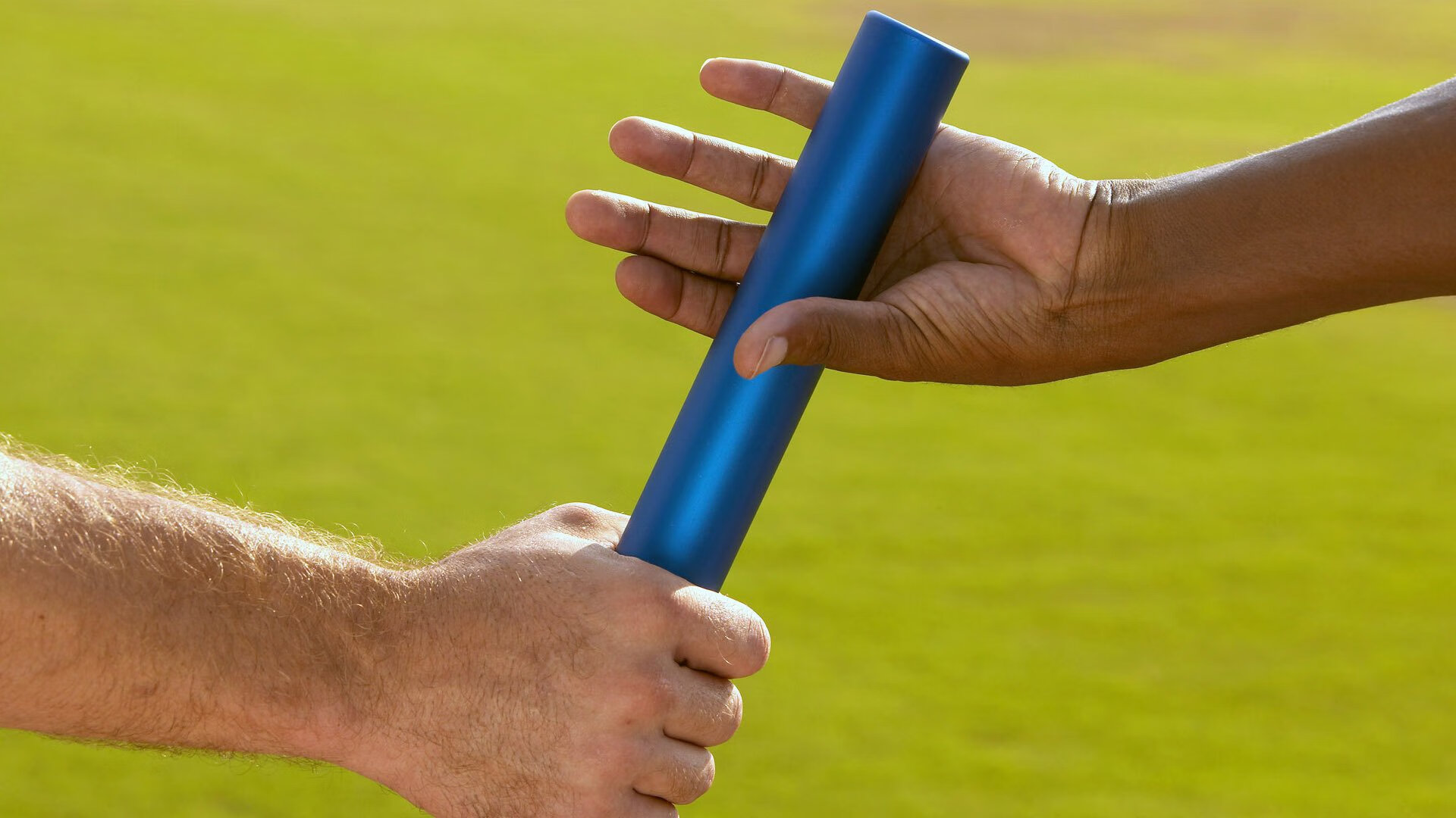 _极地冰湖滑冰赛：寒冬中的速度较量_，极地冰谷